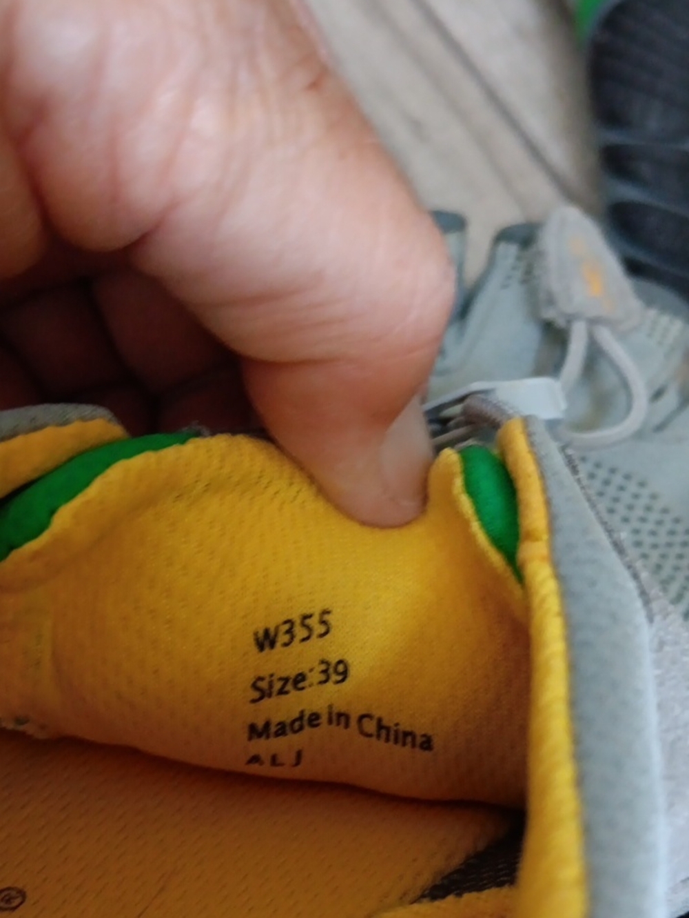 VIBRAM FIVE FINGERS ...SIZE 39 - Picture 6 of 6